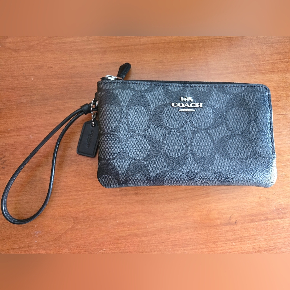 Coach Signature Black Wristlet